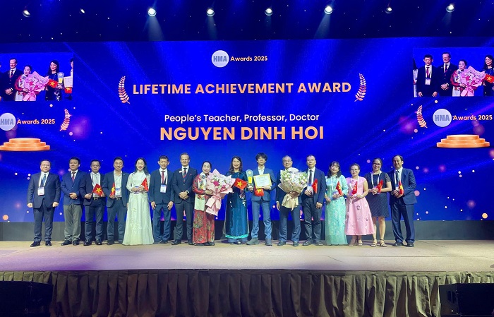 NGND GS TS BS. Nguyễn Đình Hối được vinh danh và trao giải thưởng “Thành tựu trọn đời” (Lifetime Achievement Award)